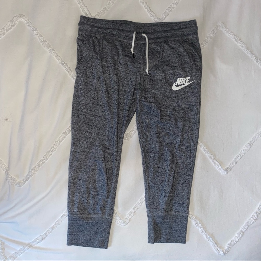 Gray nike cropped sweatpants